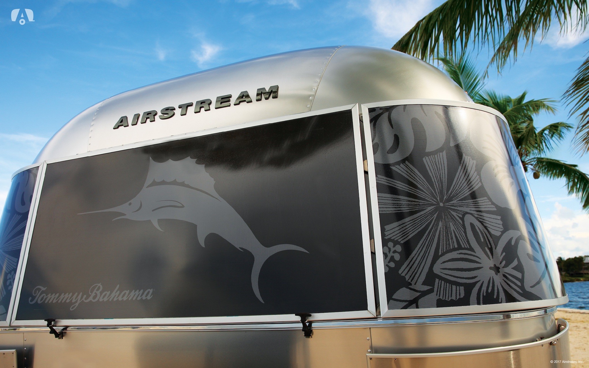 Sun-kissed Screens: Airstream Desktop & Mobile Wallpapers for Summer 